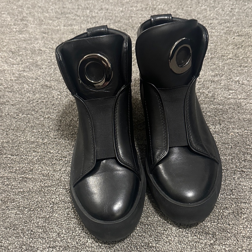 Elegant Black Women's Sneakers with Metallic Detail